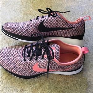 Women’s Nike Dualtone Sneakers athletic shoes 6.5